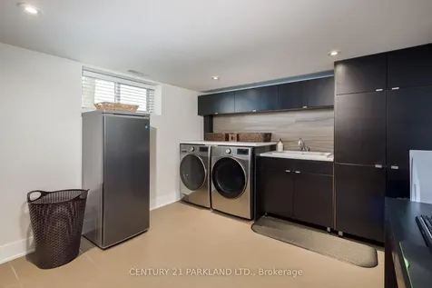 45 Deevale Road Toronto ON M3M 1Z4