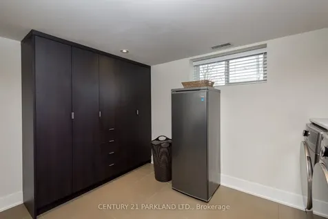 45 Deevale Road Toronto ON M3M 1Z4