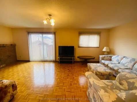 125 Sentinel Road Toronto ON M3J 3G7