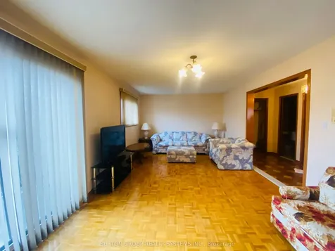 125 Sentinel Road Toronto ON M3J 3G7