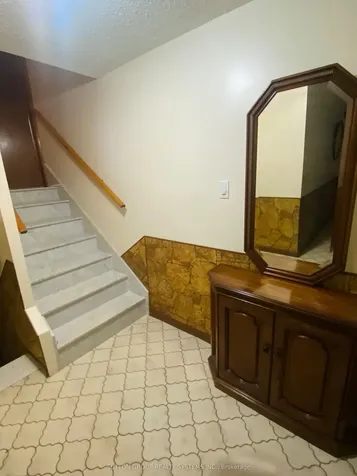 125 Sentinel Road Toronto ON M3J 3G7
