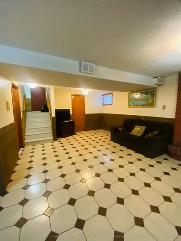 125 Sentinel Road Toronto ON M3J 3G7