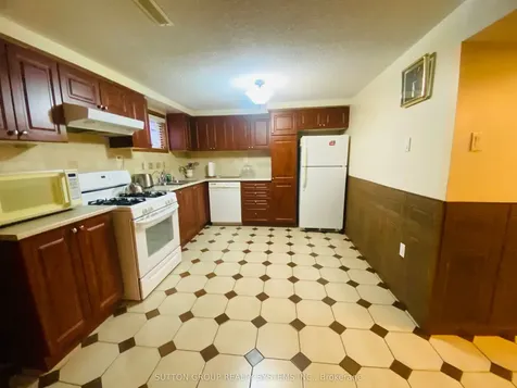125 Sentinel Road Toronto ON M3J 3G7