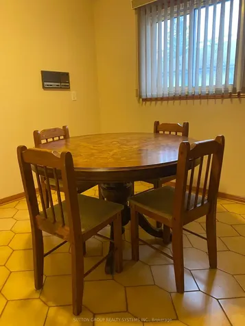 125 Sentinel Road Toronto ON M3J 3G7