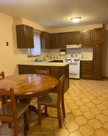 125 Sentinel Road Toronto ON M3J 3G7