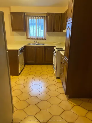 125 Sentinel Road Toronto ON M3J 3G7