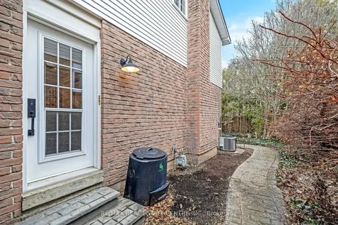 517 Farmstead Drive Milton ON L9T 4N7
