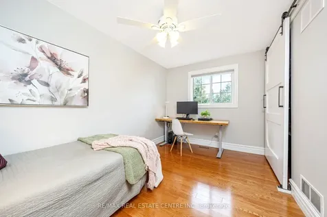 517 Farmstead Drive Milton ON L9T 4N7
