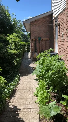 517 Farmstead Drive Milton ON L9T 4N7