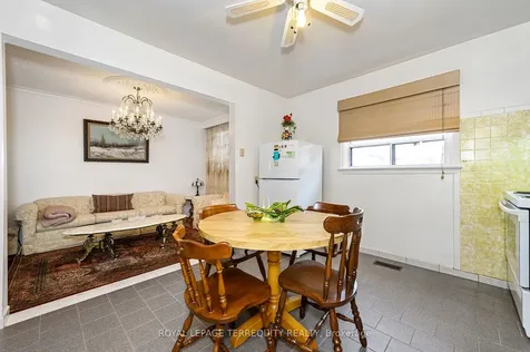 8 Sonnet Court Toronto ON M6L 1J7