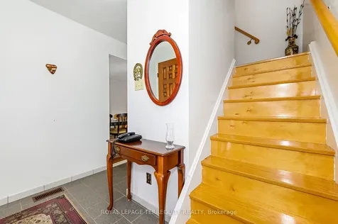 8 Sonnet Court Toronto ON M6L 1J7