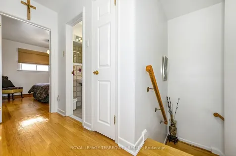 8 Sonnet Court Toronto ON M6L 1J7