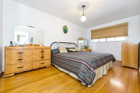 8 Sonnet Court Toronto ON M6L 1J7