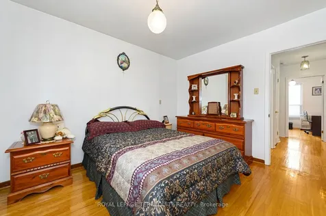 8 Sonnet Court Toronto ON M6L 1J7