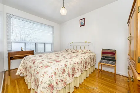 8 Sonnet Court Toronto ON M6L 1J7