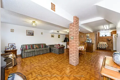 8 Sonnet Court Toronto ON M6L 1J7