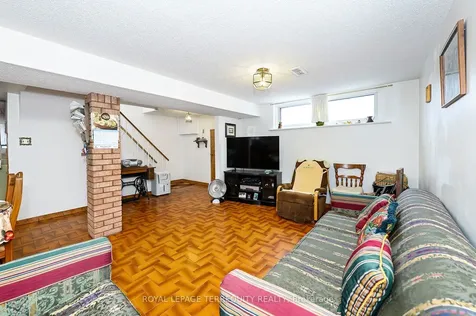 8 Sonnet Court Toronto ON M6L 1J7