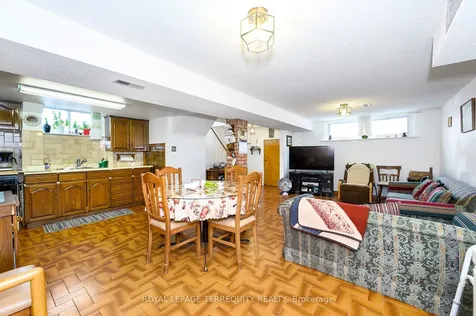 8 Sonnet Court Toronto ON M6L 1J7
