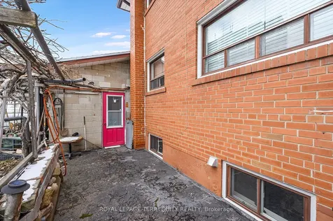 8 Sonnet Court Toronto ON M6L 1J7