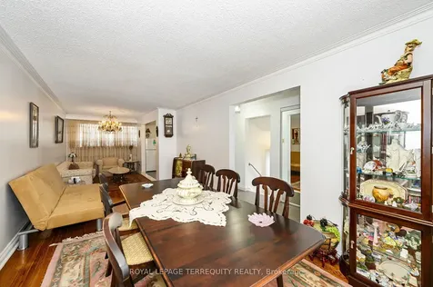 8 Sonnet Court Toronto ON M6L 1J7