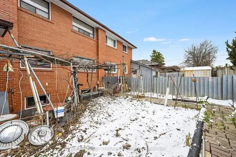 8 Sonnet Court Toronto ON M6L 1J7