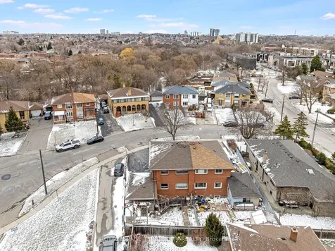 8 Sonnet Court Toronto ON M6L 1J7