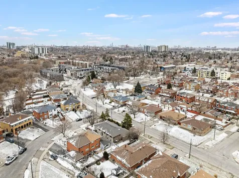 8 Sonnet Court Toronto ON M6L 1J7