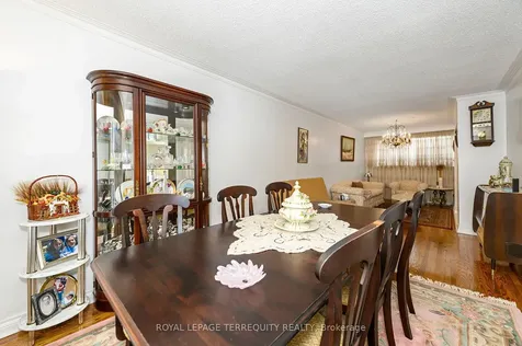 8 Sonnet Court Toronto ON M6L 1J7