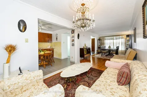 8 Sonnet Court Toronto ON M6L 1J7