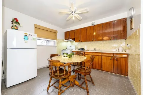 8 Sonnet Court Toronto ON M6L 1J7