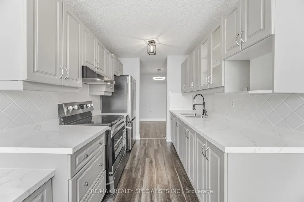 21 Knightsbridge Road Brampton ON L6T 3Y1