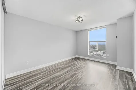 21 Knightsbridge Road Brampton ON L6T 3Y1