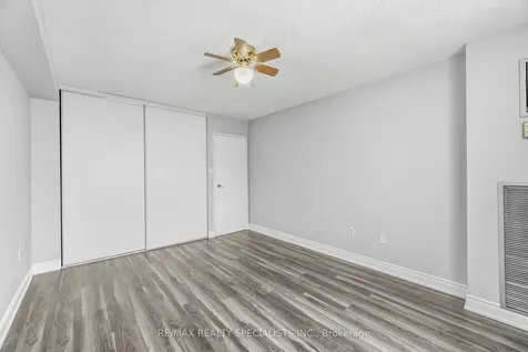21 Knightsbridge Road Brampton ON L6T 3Y1