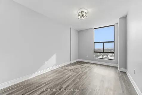 21 Knightsbridge Road Brampton ON L6T 3Y1