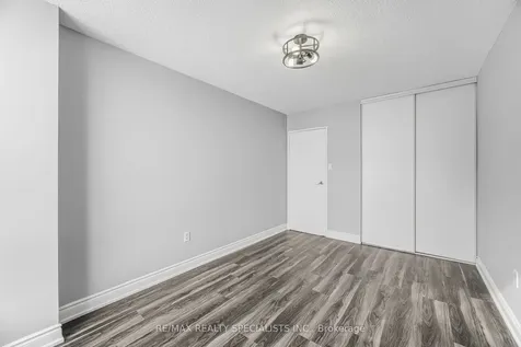 21 Knightsbridge Road Brampton ON L6T 3Y1