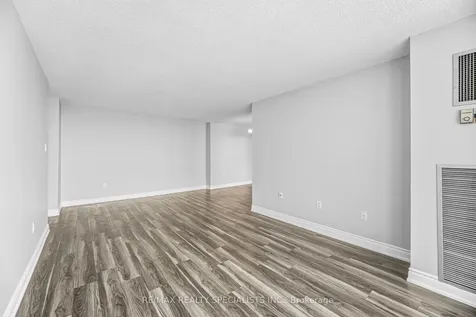 21 Knightsbridge Road Brampton ON L6T 3Y1