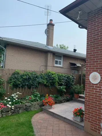 17 Duffield Road Toronto ON M9P 3C8