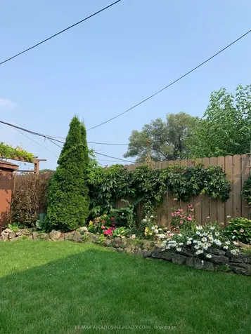 17 Duffield Road Toronto ON M9P 3C8