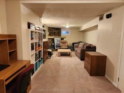 6149 Starfield Crescent Mississauga ON L5N 1X2