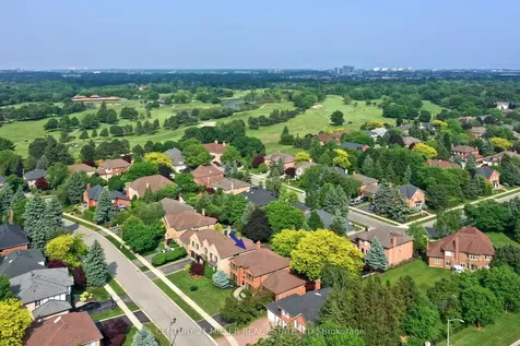 1036 Masters Green N/a Oakville ON L6M 2N7