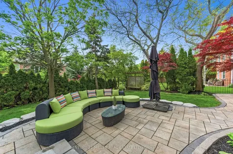 1036 Masters Green N/a Oakville ON L6M 2N7