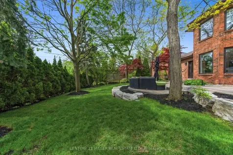 1036 Masters Green N/a Oakville ON L6M 2N7