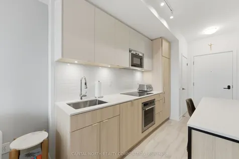 215 Lakeshore Road W Mississauga ON L5H 0A7