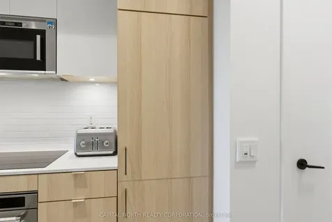 215 Lakeshore Road W Mississauga ON L5H 0A7