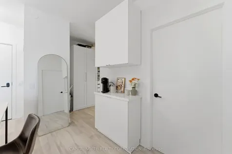 215 Lakeshore Road W Mississauga ON L5H 0A7
