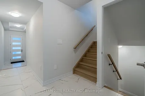 5899 Saigon Street Mississauga ON L5V 0E9