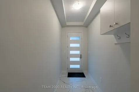 5899 Saigon Street Mississauga ON L5V 0E9