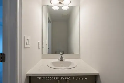 5899 Saigon Street Mississauga ON L5V 0E9