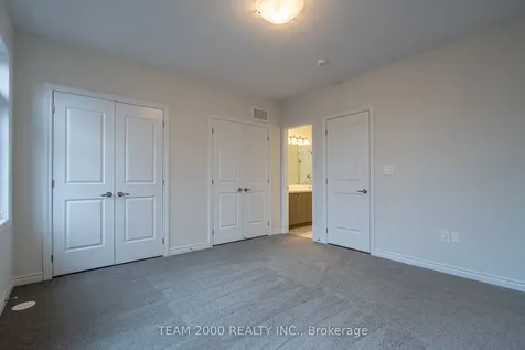 5899 Saigon Street Mississauga ON L5V 0E9