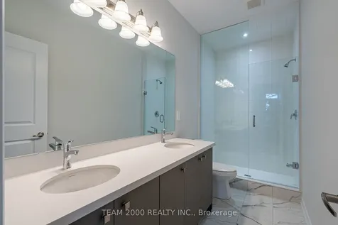 5899 Saigon Street Mississauga ON L5V 0E9